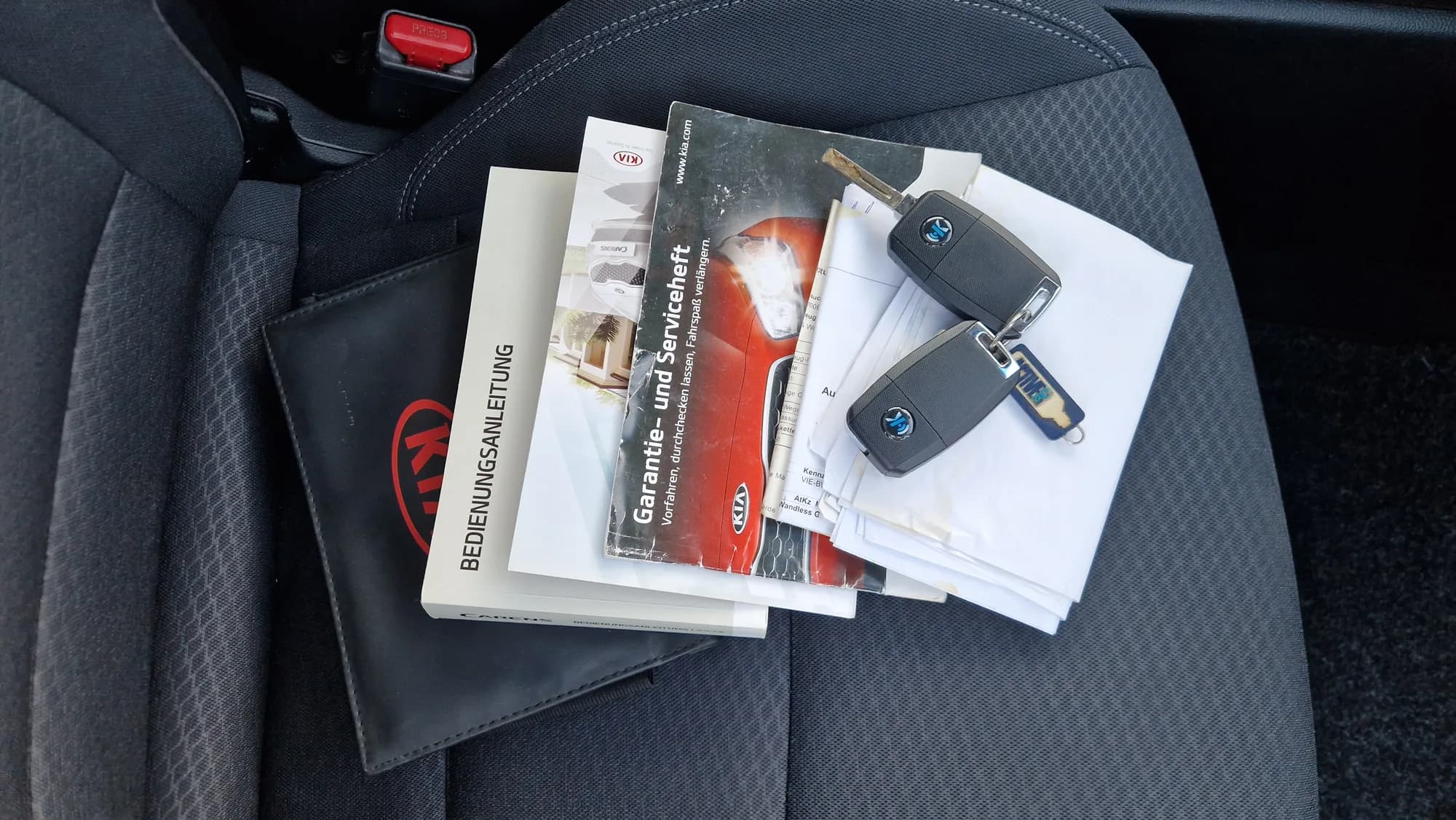 Kia Carens 1.7 CRDI HP EX Prémium – dokumentum – 1. kép
